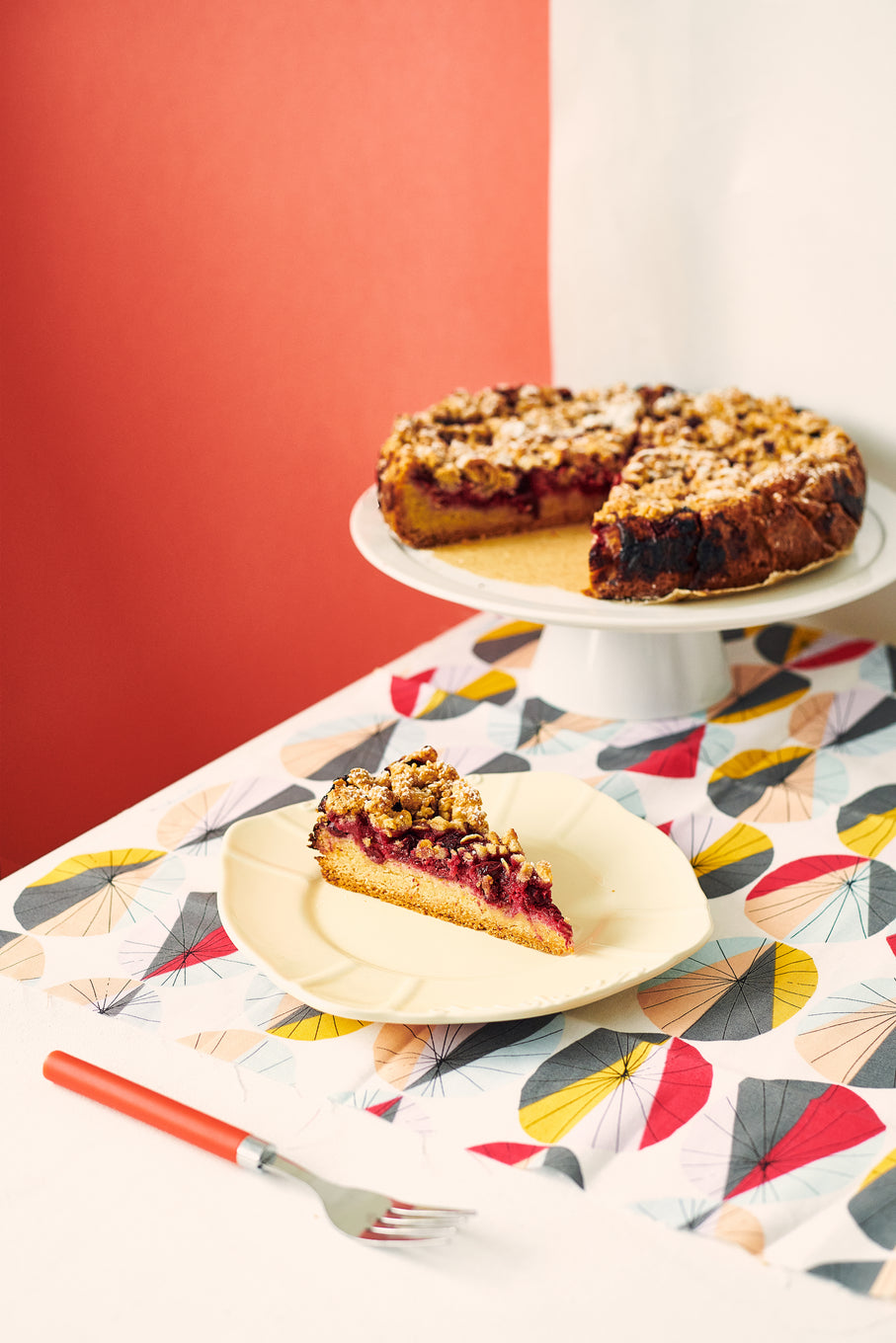 Cherry Crumble Round Cake