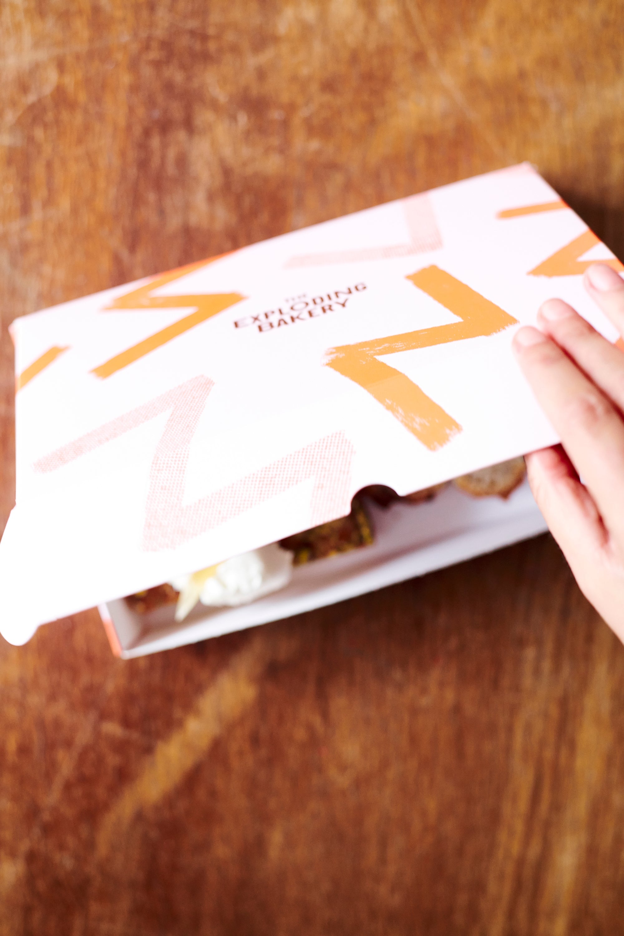 How to Choose the Right Cake Supplier for Your Café